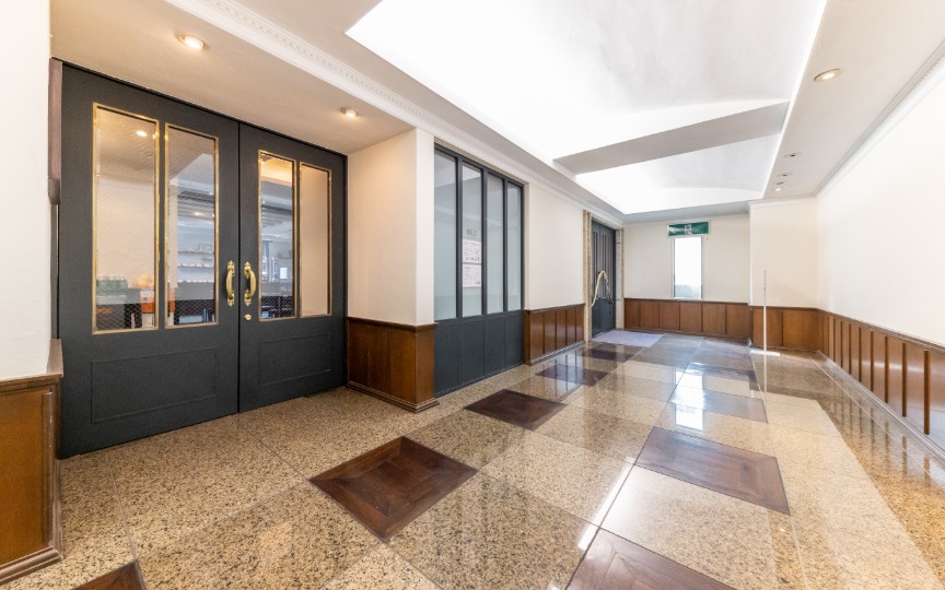 四谷三丁目・四ツ谷駅近く、大通りを離れた閑静な立地のセットアップオフィスの写真2