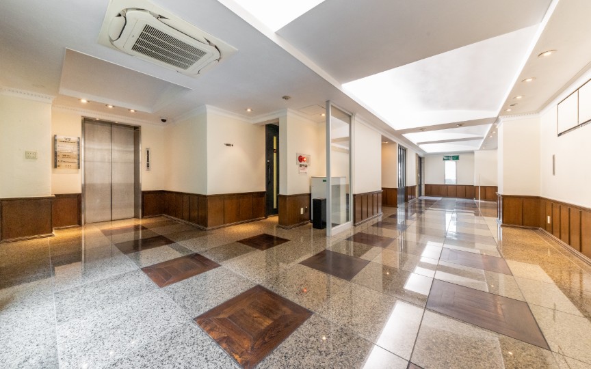 四谷三丁目・四ツ谷駅近く、大通りを離れた閑静な立地のセットアップオフィスの写真3