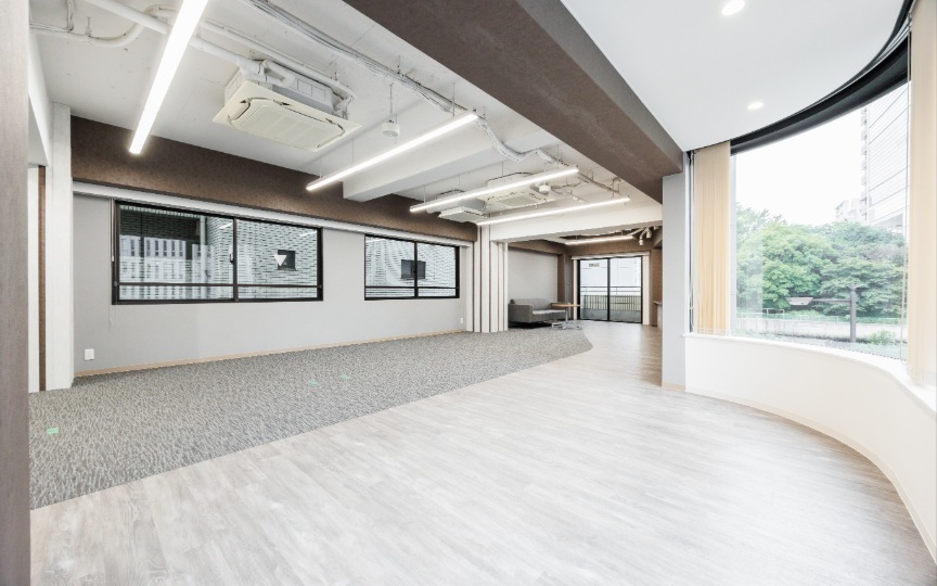 新宿御苑前駅徒歩6分｜スタイリッシュなデザインが魅力の内装付きセットアップオフィスの4
