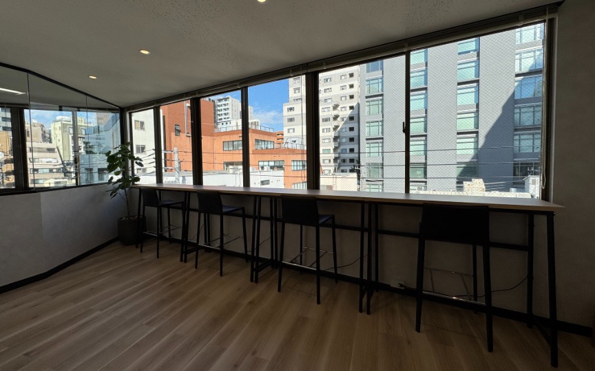 五反田駅徒歩7分｜落ち着いた雰囲気のゆとりあるラウンジスペースを備えた、新装セットアップオフィスの写真1