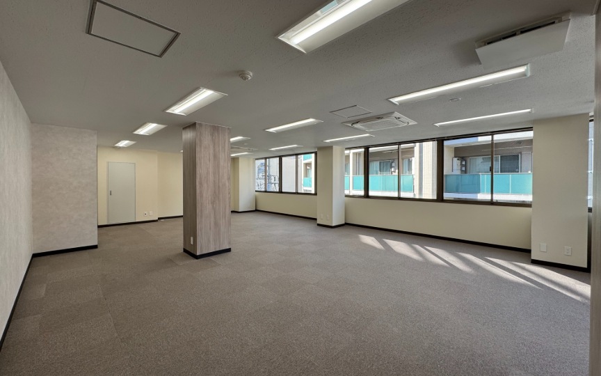 五反田駅徒歩7分｜落ち着いた雰囲気のゆとりあるラウンジスペースを備えた、新装セットアップオフィスの写真2