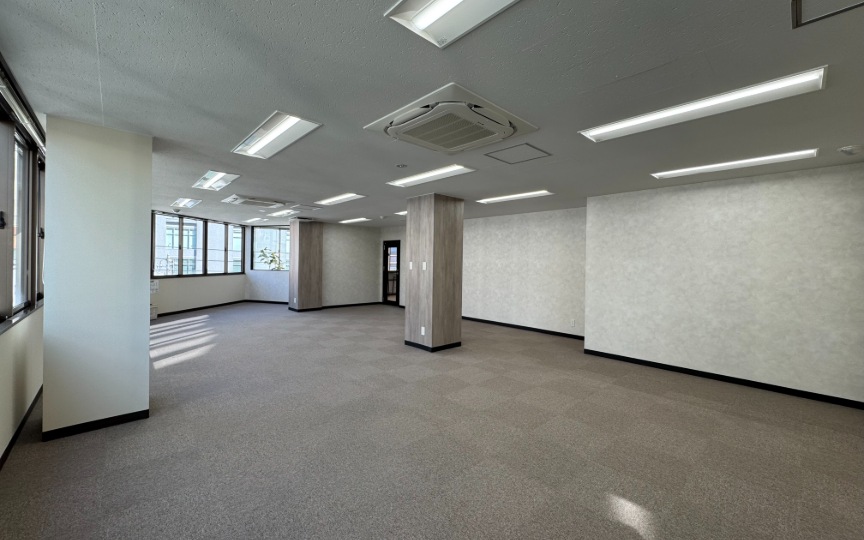 五反田駅徒歩7分｜落ち着いた雰囲気のゆとりあるラウンジスペースを備えた、新装セットアップオフィスの写真3