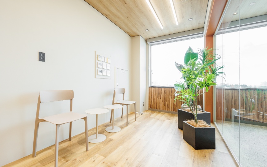 新大塚駅徒歩5分、ナチュラルモダンな内装が魅力の大規模スタートアップ向けセットアップオフィスの写真4