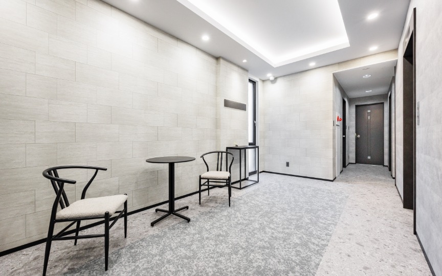 岩本町駅徒歩3分！JR神田駅・秋葉原駅も徒歩圏内、内装工事不要のセットアップオフィスの写真2