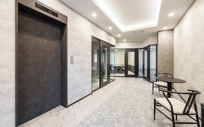 岩本町駅徒歩3分！JR神田駅・秋葉原駅も徒歩圏内、内装工事不要のセットアップオフィス