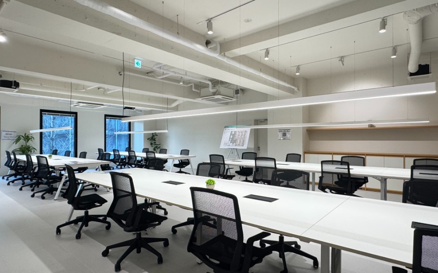 原宿駅徒歩7分、25年12月リニューアルの家具付きフルセットアップオフィス