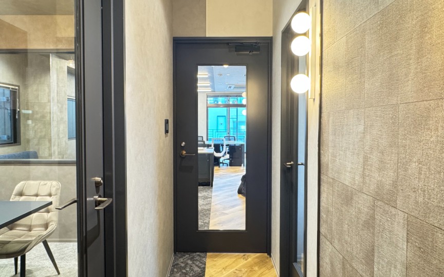 【敷金0・原状回復不要】神田駅徒歩7分、内装・家具完備の新装フルセットアップオフィスの写真6