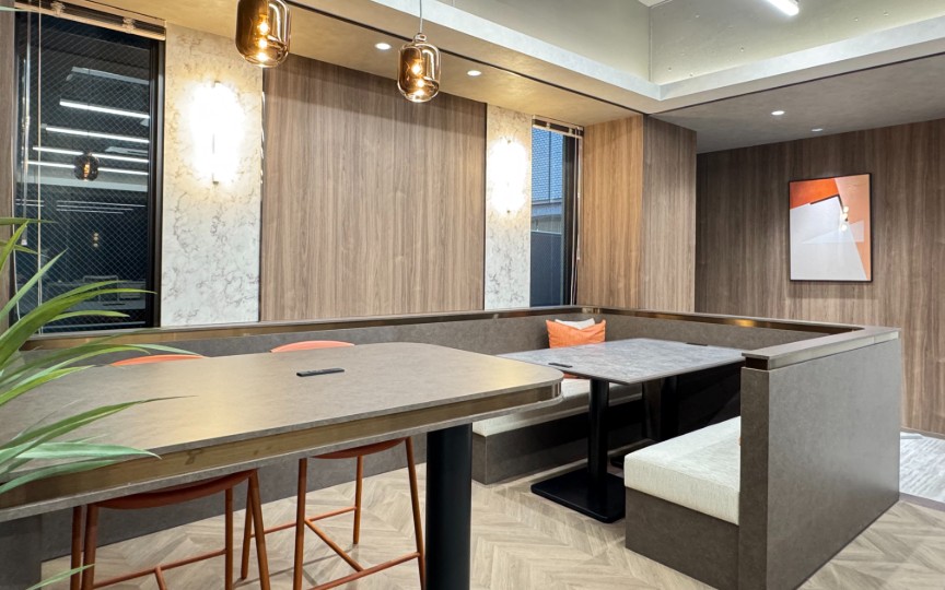 半蔵門駅徒歩1分！会議室・個室ブース完備、モダンなデザインの新装フルセットアップオフィスの写真1