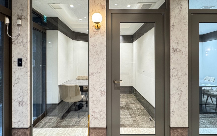 半蔵門駅徒歩1分！会議室・個室ブース完備、モダンなデザインの新装フルセットアップオフィスの写真3