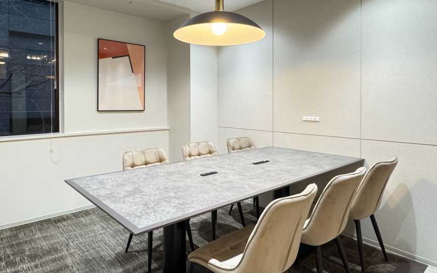 半蔵門駅徒歩1分！会議室・個室ブース各2室完備、洗練されたデザインが魅力のフルセットアップオフィスの写真2