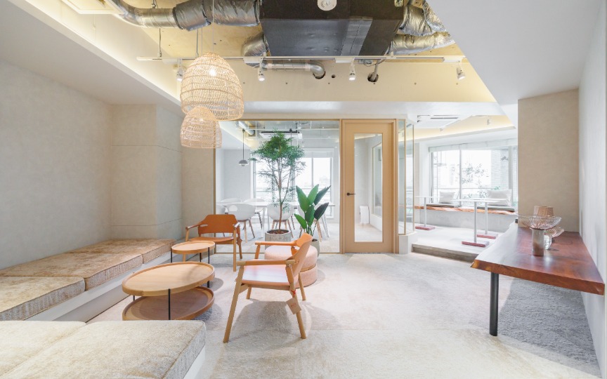 市ヶ谷駅徒歩7分｜眺望抜群の専用テラスが魅力の、メゾネット型フルセットアップオフィス