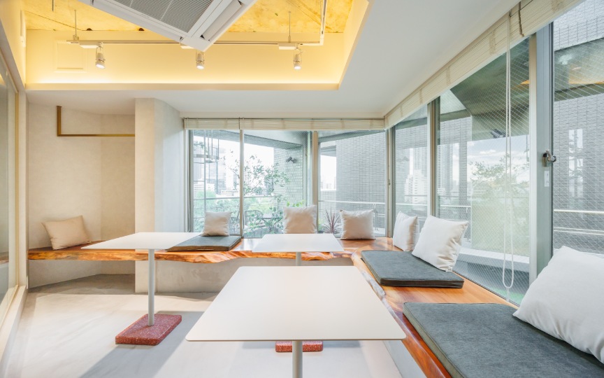 市ヶ谷駅徒歩7分｜眺望抜群の専用テラスが魅力の、メゾネット型フルセットアップオフィスの写真02