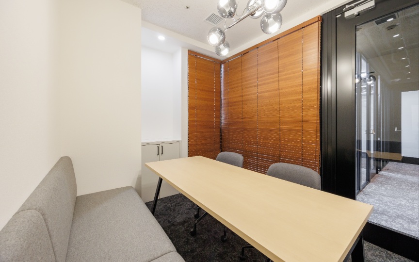 【敷金最大0】淡路町駅徒歩5分、モダンで明るい空間が魅力の家具付きフルセットアップオフィスの写真9