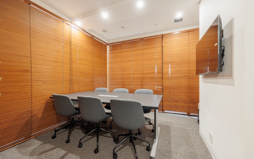 【敷金最大0】淡路町駅徒歩5分、モダンで明るい空間が魅力の家具付きフルセットアップオフィスの写真10