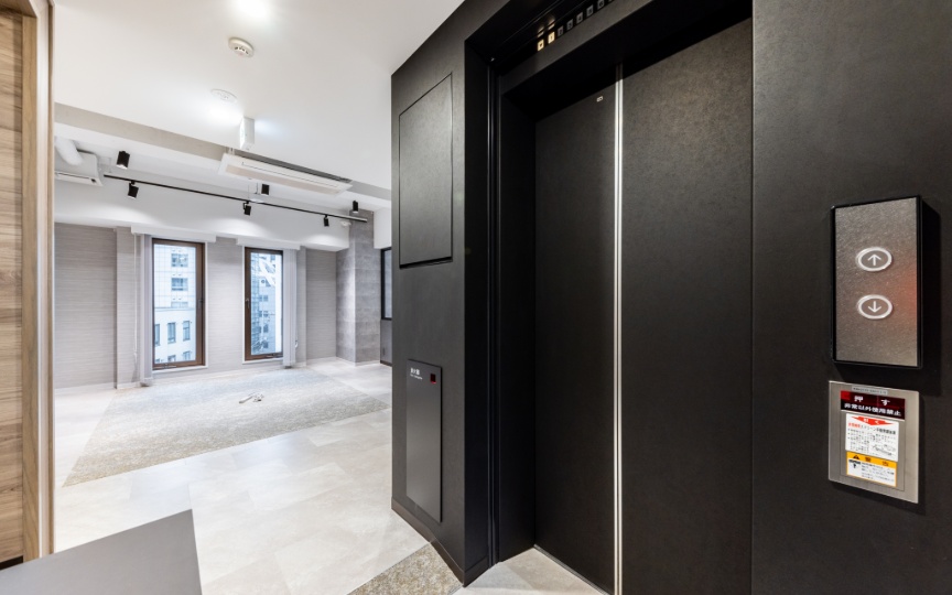 八丁堀駅徒歩1分！会議スペース充実、モダンな内装の家具付きフルセットアップオフィス