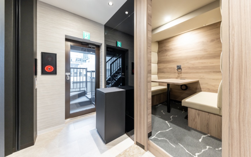 八丁堀駅徒歩1分！会議スペース充実、モダンな内装の家具付きフルセットアップオフィスの写真2