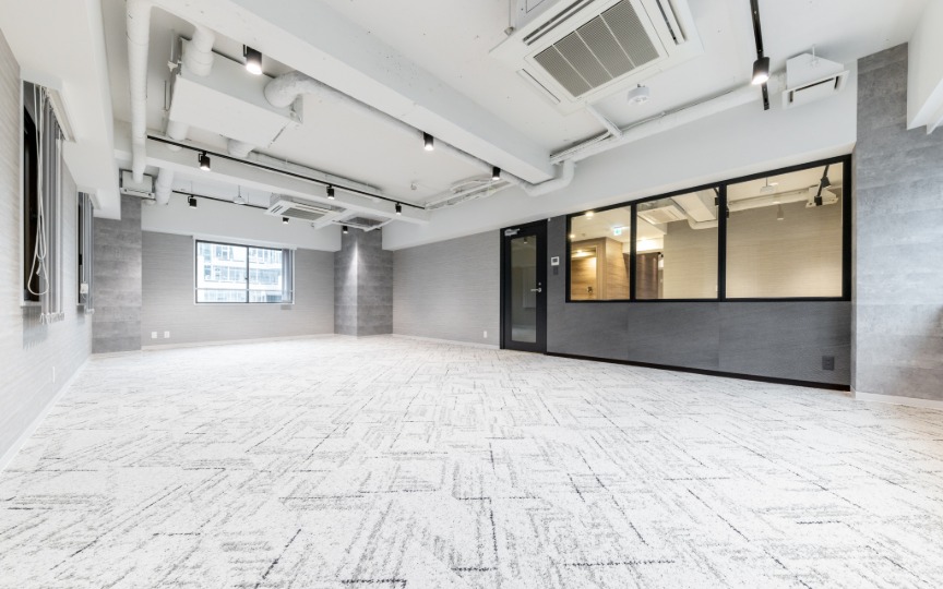 八丁堀駅徒歩1分！会議スペース充実、モダンな内装の家具付きフルセットアップオフィスの写真4