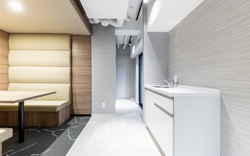 八丁堀駅徒歩1分！会議スペース充実、モダンな内装の家具付きフルセットアップオフィスの写真6