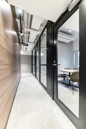 八丁堀駅徒歩1分！会議スペース充実、モダンな内装の家具付きフルセットアップオフィスの写真10