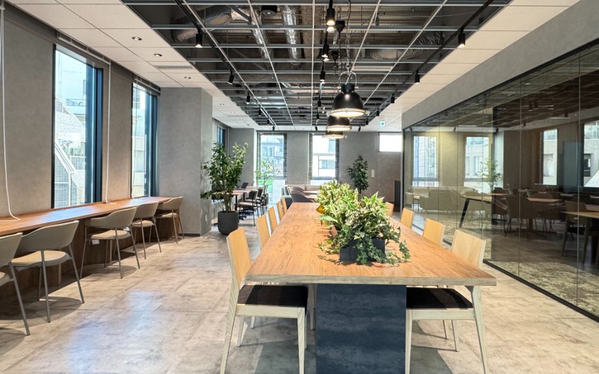 JR新宿駅徒歩7分、大規模スタートアップ向け築浅セットアップオフィス