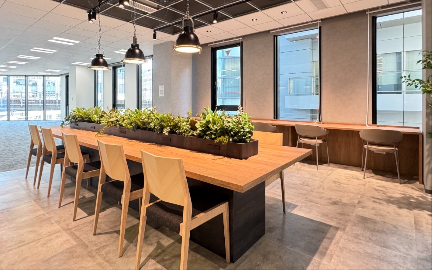 JR新宿駅徒歩7分、大規模スタートアップ向け築浅セットアップオフィスの写真5