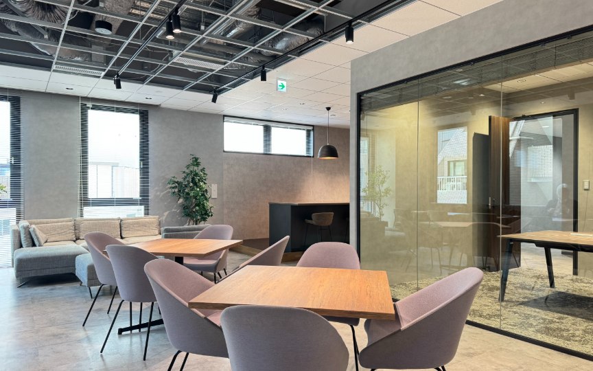 JR新宿駅徒歩7分、大規模スタートアップ向け築浅セットアップオフィスの写真7