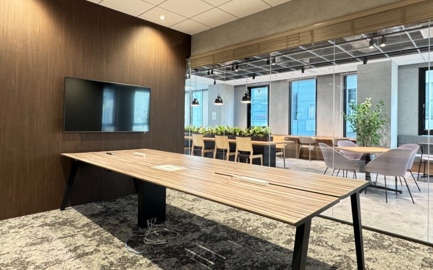 JR新宿駅徒歩7分、大規模スタートアップ向け築浅セットアップオフィスの写真8