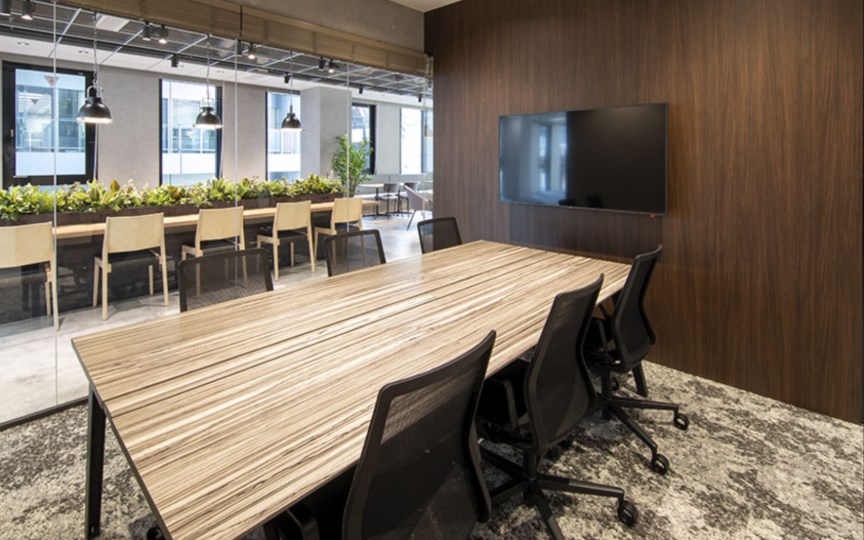 JR新宿駅徒歩7分、大規模スタートアップ向け築浅セットアップオフィスの写真9