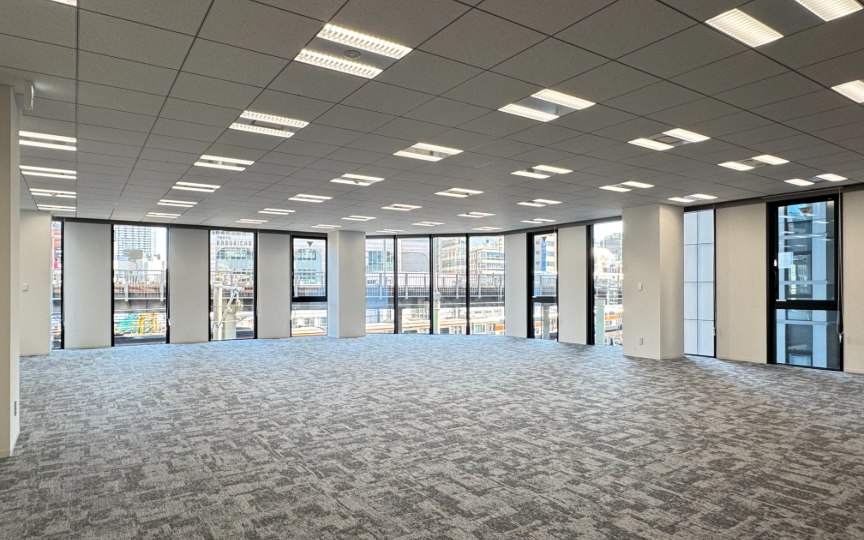 JR新宿駅徒歩7分、大規模スタートアップ向け築浅セットアップオフィスの写真11