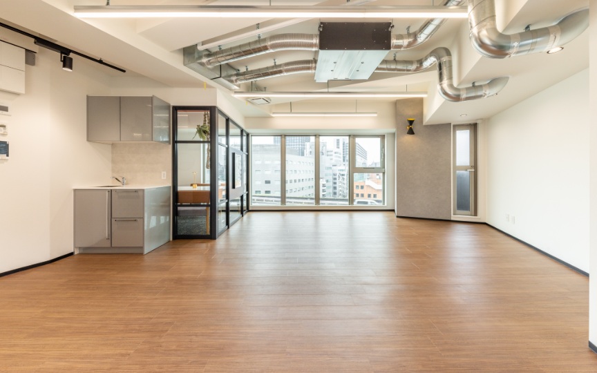 飯田橋駅徒歩1分！5路線利用可、コンパクトながら快適な執務環境が整ったセットアップオフィスの写真3