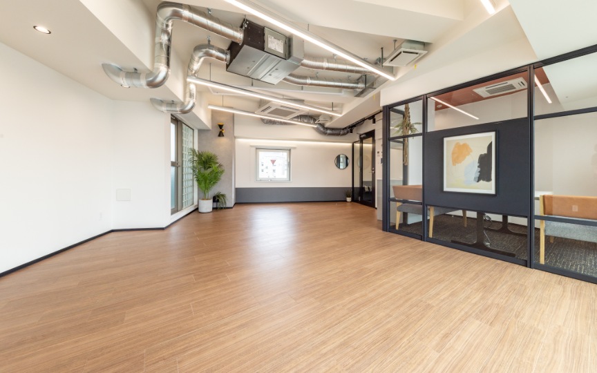 飯田橋駅徒歩1分！5路線利用可、コンパクトながら快適な執務環境が整ったセットアップオフィスの写真4