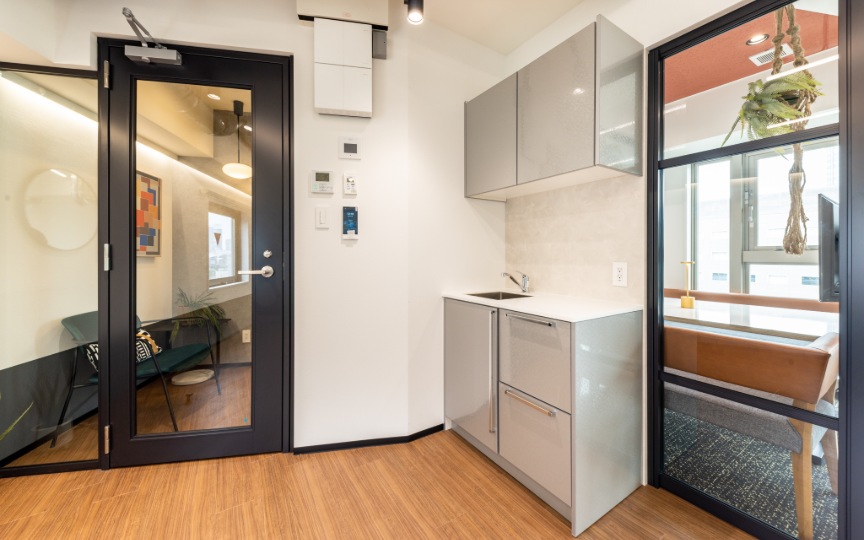飯田橋駅徒歩1分！5路線利用可、コンパクトながら快適な執務環境が整ったセットアップオフィスの写真5