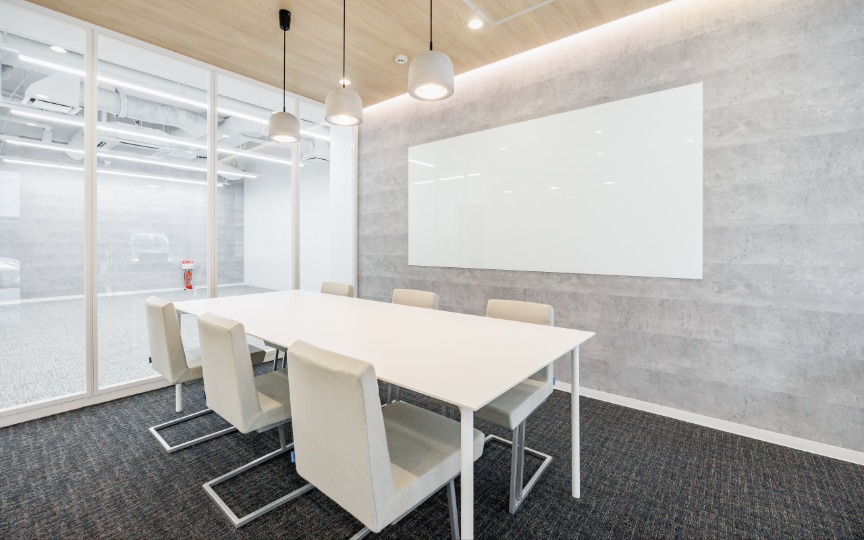 JR神田駅徒歩5分！昭和通り沿いビルの1階区画、清潔感あふれる内装が魅力のセットアップオフィスの写真5