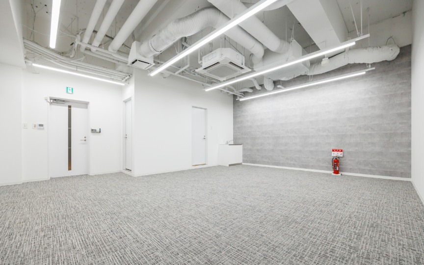 JR神田駅徒歩5分！昭和通り沿いビルの1階区画、清潔感あふれる内装が魅力のセットアップオフィスの写真7