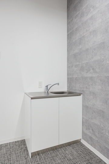 JR神田駅徒歩5分！昭和通り沿いビルの1階区画、清潔感あふれる内装が魅力のセットアップオフィスの写真8