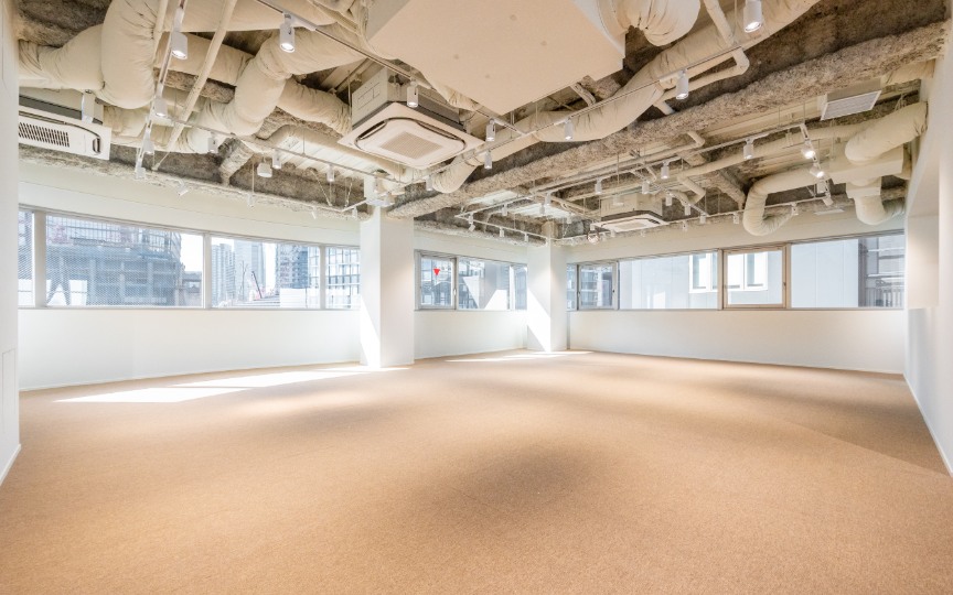 【敷金最大0】港区麻布台エリア、モダンな内装デザインが魅力のセットアップオフィスの写真2