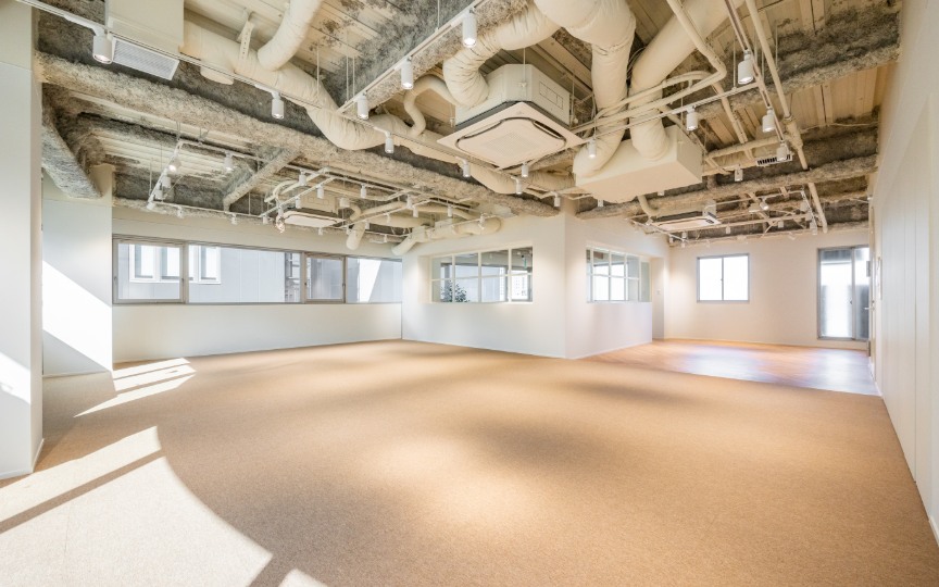 【敷金最大0】港区麻布台エリア、モダンな内装デザインが魅力のセットアップオフィスの写真4