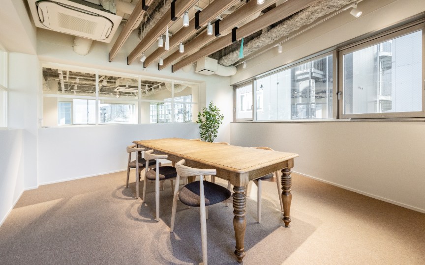 【敷金最大0】港区麻布台エリア、モダンな内装デザインが魅力のセットアップオフィスの写真5