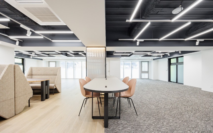 JR御徒町駅徒歩5分、スタイリッシュな内装デザインが魅力のセットアップオフィス