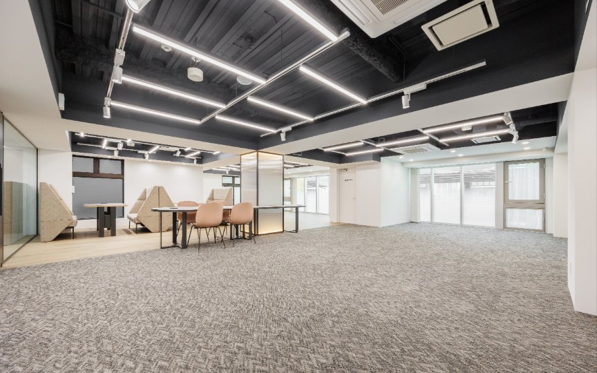 JR御徒町駅徒歩5分、スタイリッシュな内装デザインが魅力のセットアップオフィスの写真5