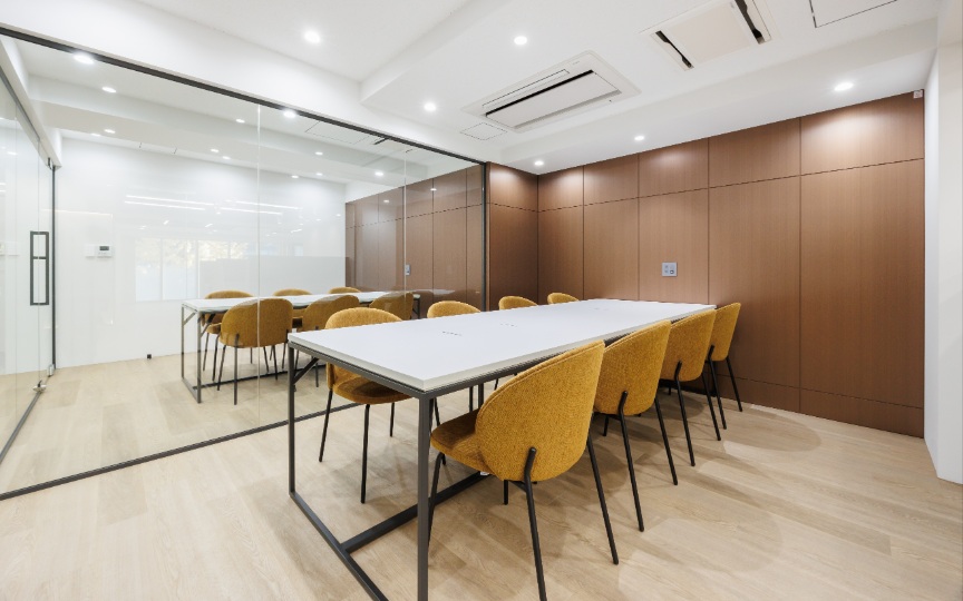 JR御徒町駅徒歩5分、スタイリッシュな内装デザインが魅力のセットアップオフィスの写真8