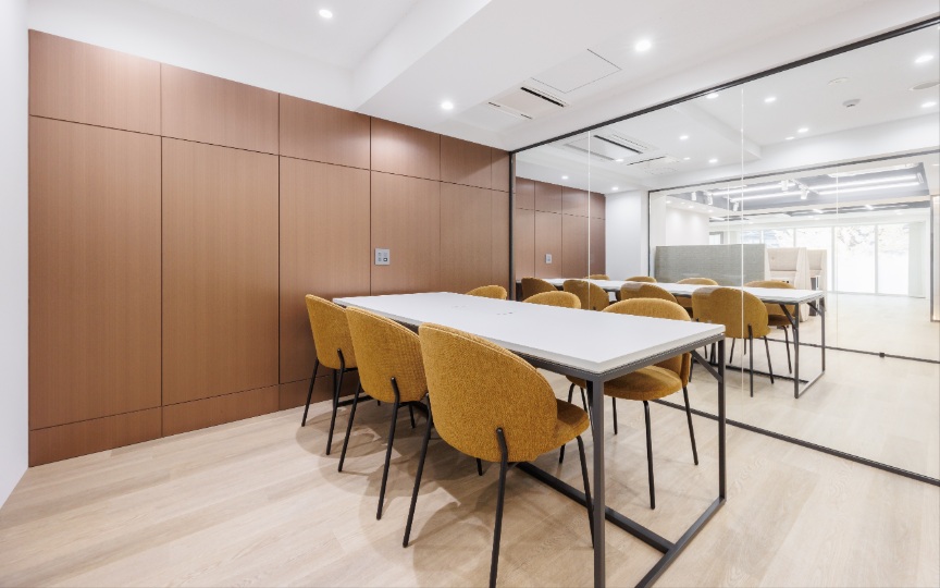 JR御徒町駅徒歩5分、スタイリッシュな内装デザインが魅力のセットアップオフィスの写真9