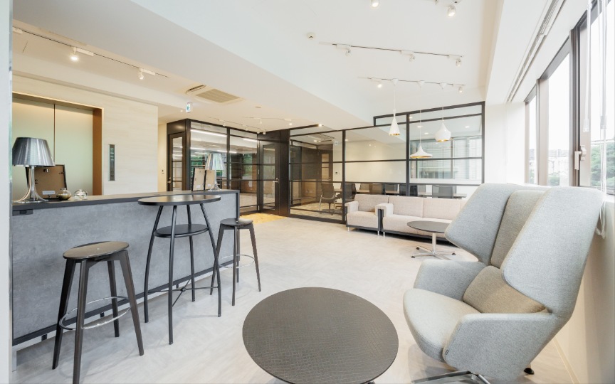 【敷金0・原状回復不要】新富町駅徒歩7分、隅田川近くの自然を感じられるセットアップオフィスの写真2