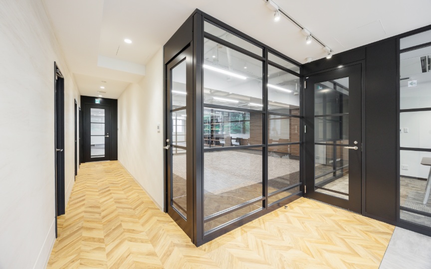 【敷金0・原状回復不要】新富町駅徒歩7分、隅田川近くの自然を感じられるセットアップオフィスの写真4