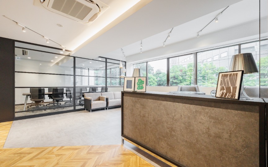 【敷金0・原状回復不要】新富町駅徒歩7分、隅田川近くの自然を感じられるセットアップオフィス