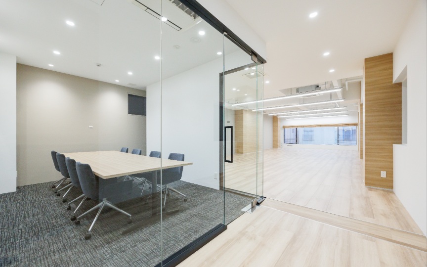 水道橋駅徒歩5分！レイアウトの自由度が魅力の、内装付きセットアップオフィス