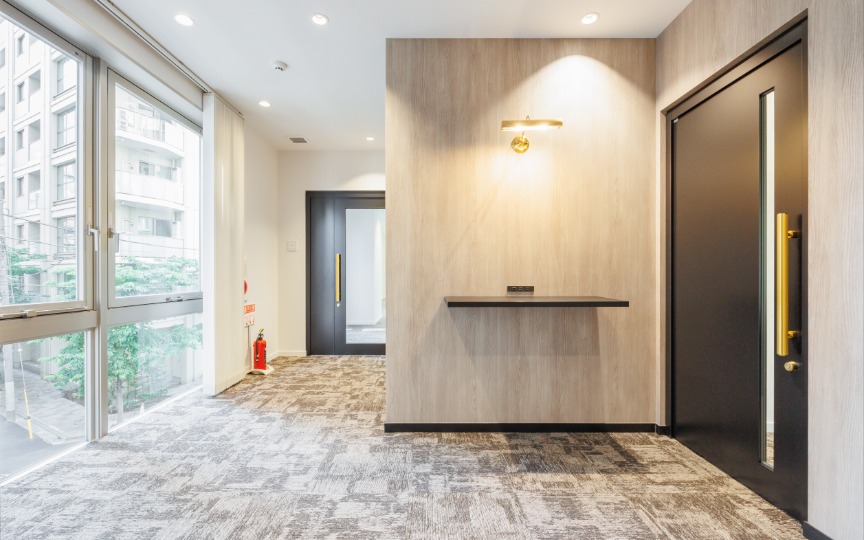 築地駅徒歩4分！共用の屋上テラスも利用可能、明るく清潔感のある内装のセットアップオフィス