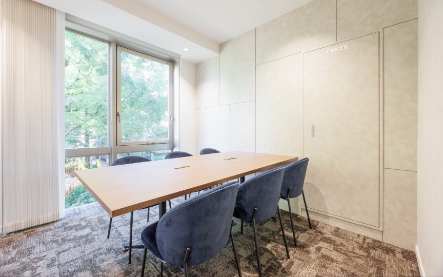 築地駅徒歩4分！共用の屋上テラスも利用可能、明るく清潔感のある内装のセットアップオフィスの写真4