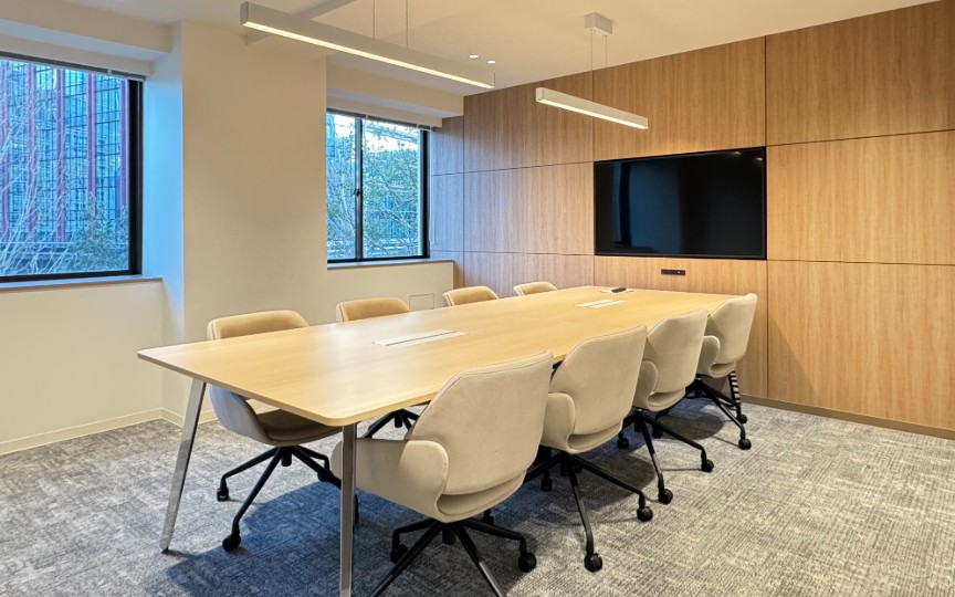 【敷金最大0】三田駅徒歩5分！会議室3室、広々としたラウンジまで完備の大型セットアップオフィスの写真2