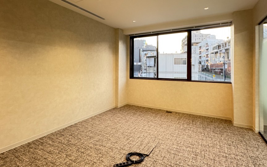 【敷金最大0】三田駅徒歩5分！会議室3室、広々としたラウンジまで完備の大型セットアップオフィスの写真5